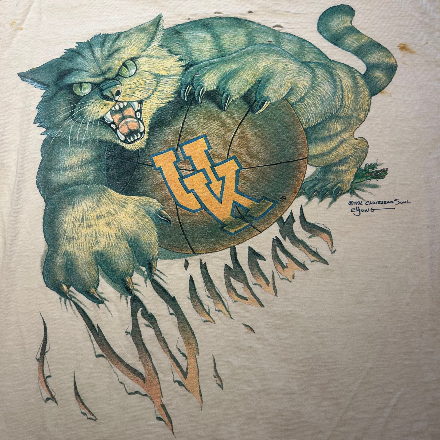 90s Distressed Kentucky Basketball Shirt - M/L